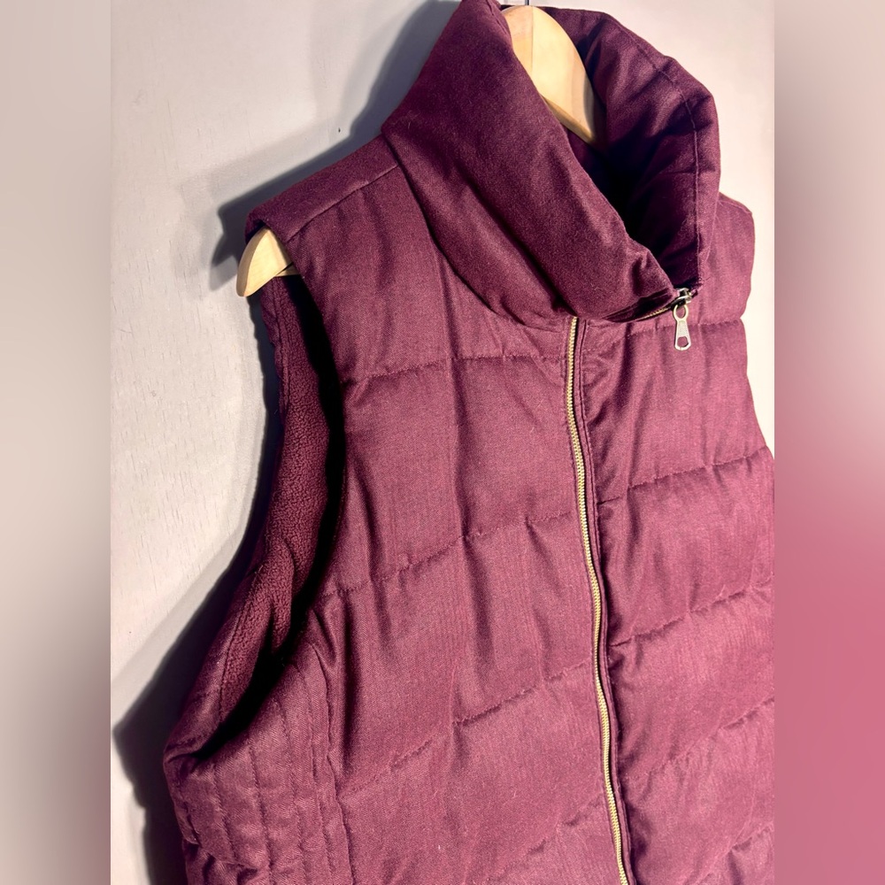 OLD NAVY Maroon Quilted Vest - Picture 2 of 6